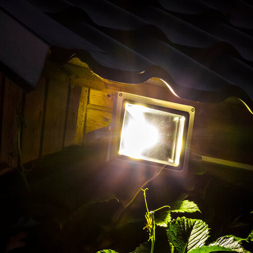 How to Choose Outdoor Security Lighting